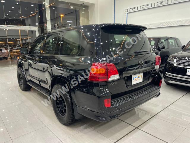 2009 تويوتا لاند كروزر جي اكس ار