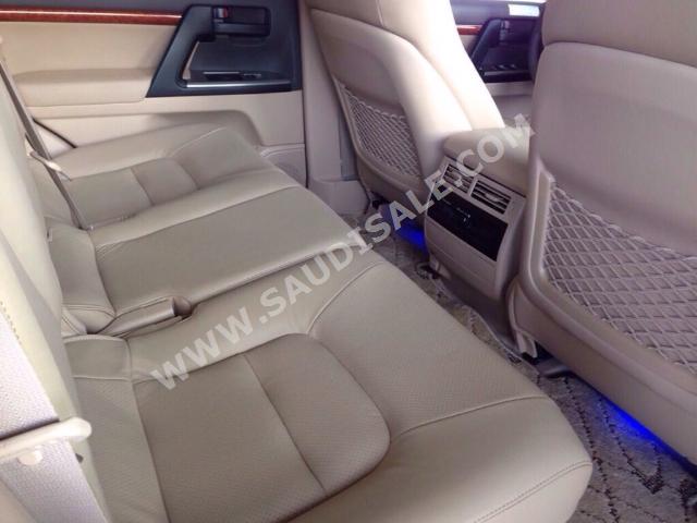 2015 Toyota Land Cruiser GXR