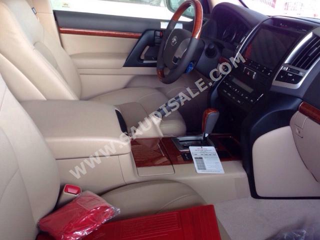 2015 Toyota Land Cruiser GXR