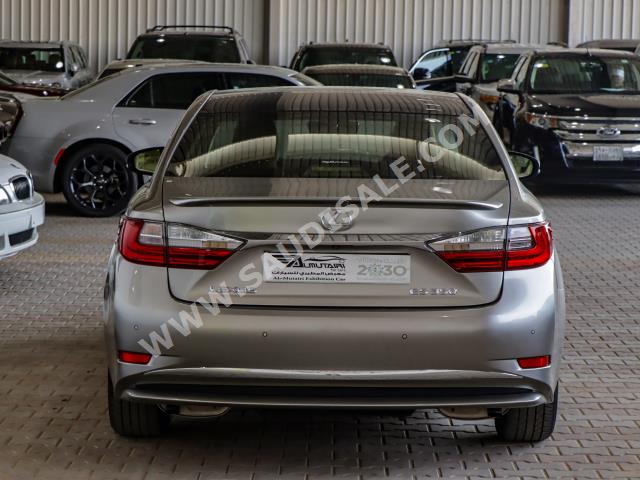 2016 لكزس إي إس 350