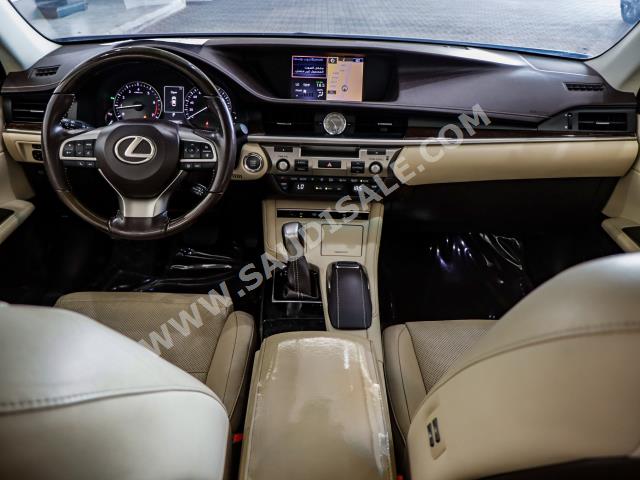 2016 لكزس إي إس 350