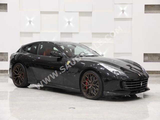 2017 فيراري جي تي سي 4 لوسو