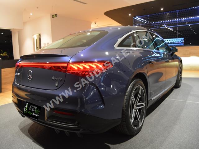 2022 مرسيدس - بنز إي كيو إس 580