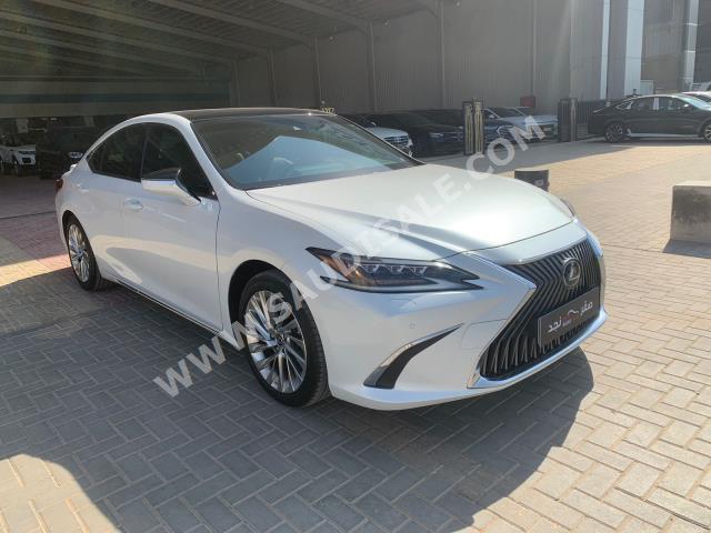 2020 لكزس إي إس 250