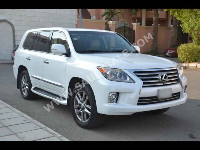 2014 لكزس إل إكس 570