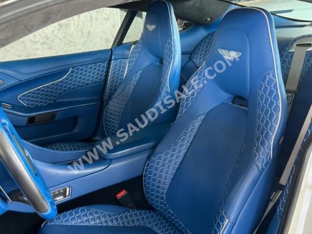 2014 استون مارتن فانكويش