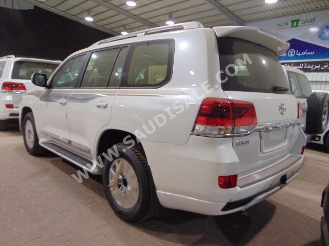 2016 تويوتا لاند كروزر جي اكس ار