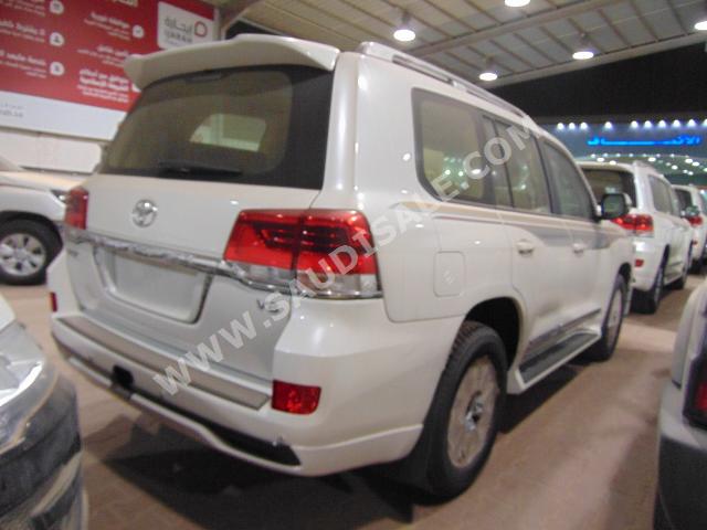 2016 تويوتا لاند كروزر جي اكس ار