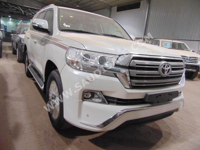 2016 تويوتا لاند كروزر جي اكس ار