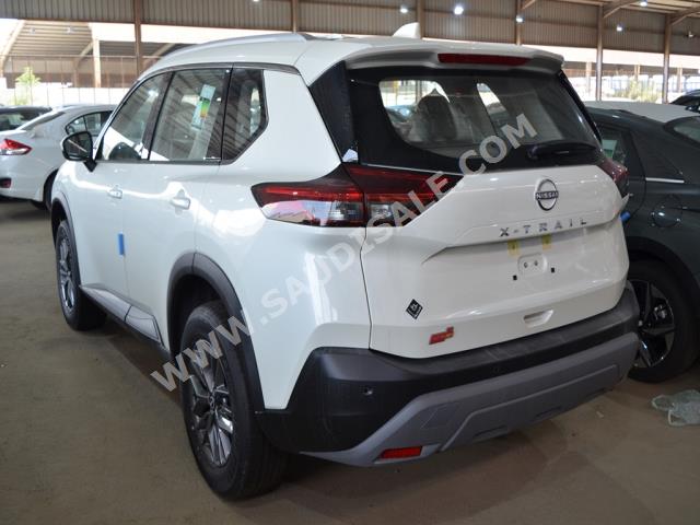 2023 نيسان اكس - ترايل