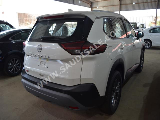 2023 نيسان اكس - ترايل