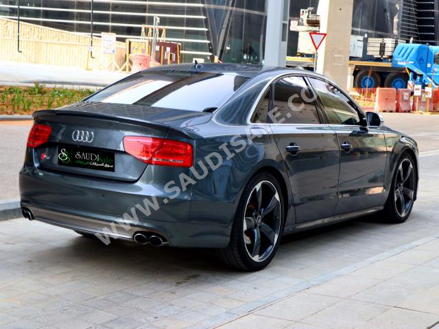 2013 اودي اس 8