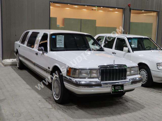 1996 لنكولن تاون كار ليمو