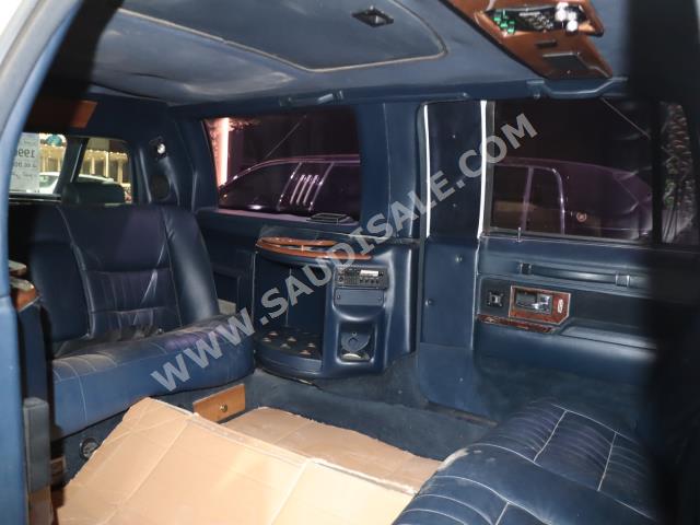 1996 لنكولن تاون كار ليمو