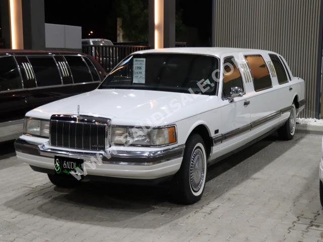 1996 لنكولن تاون كار ليمو