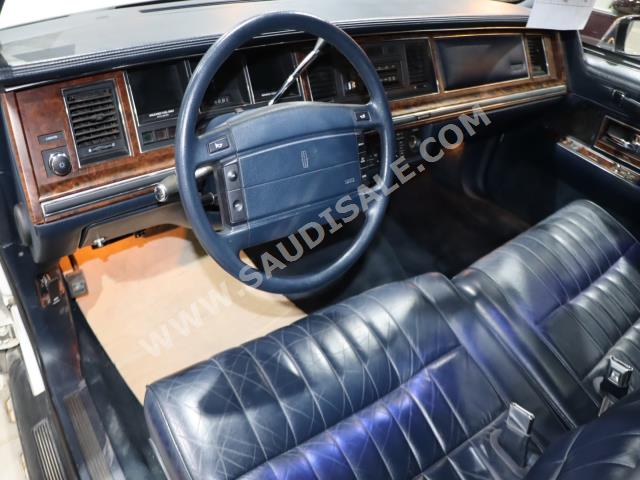 1996 لنكولن تاون كار ليمو