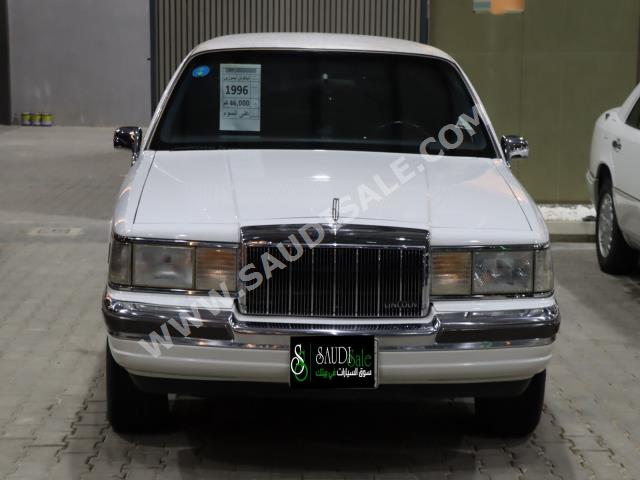 1996 لنكولن تاون كار ليمو