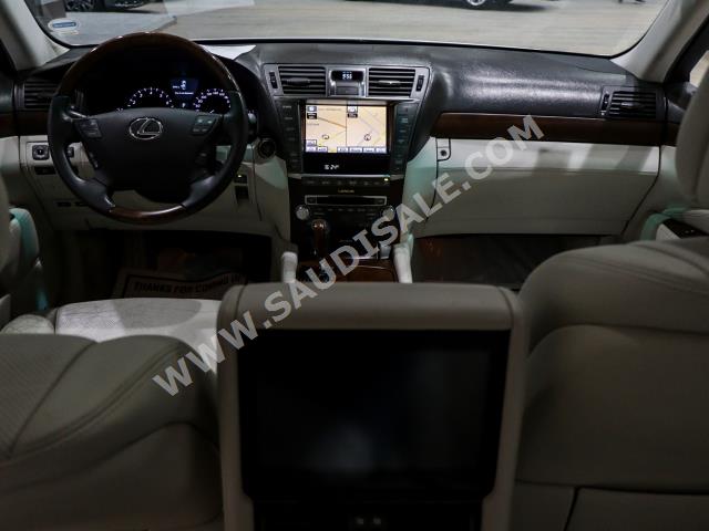 2012 لكزس إل إس 460