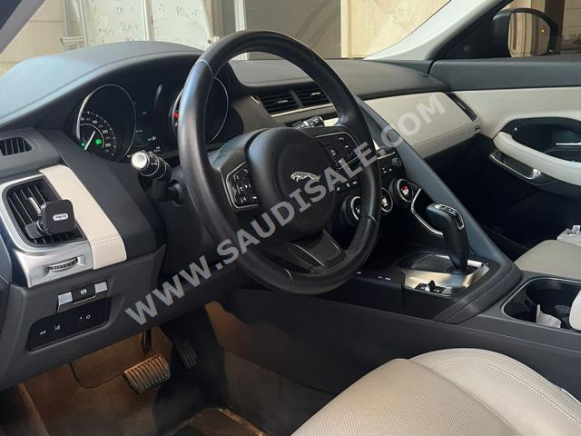 2020 جاكوار اي-بيس