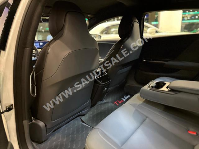 2024 لوسيد اير بيور