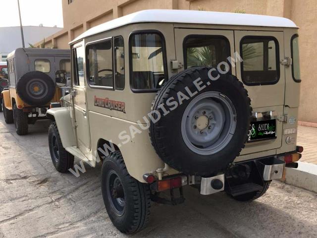 1984 تويوتا لاند كروزر ربع