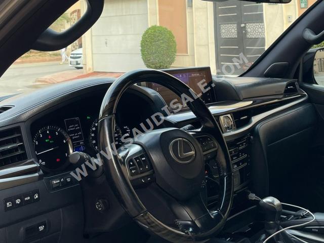 2018 لكزس إل إكس 570