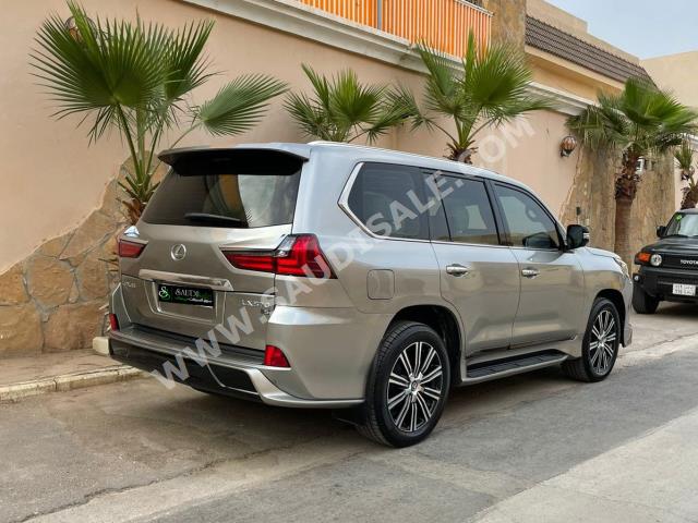 2018 لكزس إل إكس 570