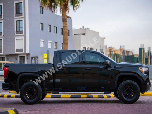 2020 جي ام سي سييرا اي تي 4