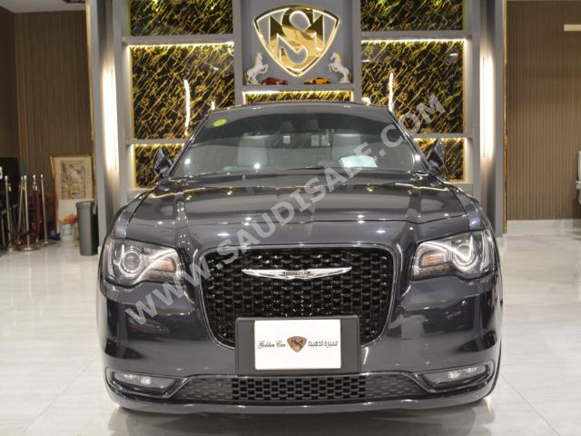 2019 كرايسلر 300 اس