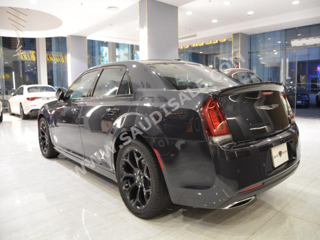 2019 كرايسلر 300 اس