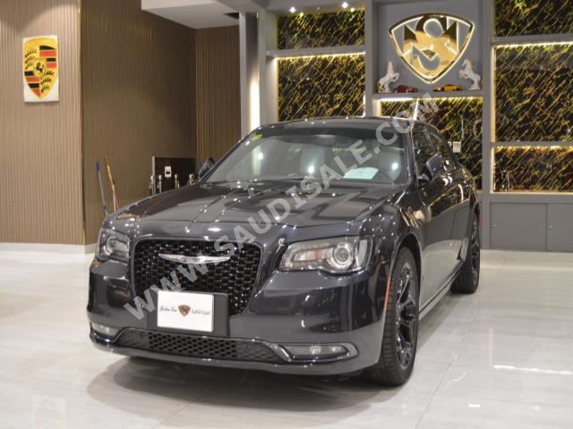 2019 كرايسلر 300 اس