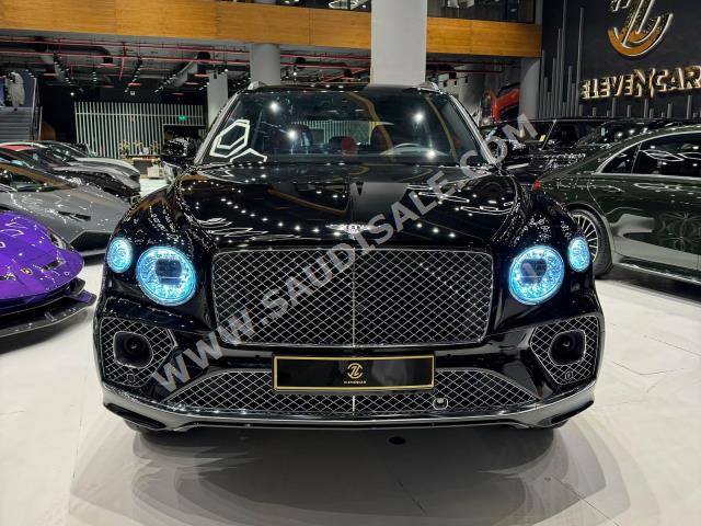 2021 بنتلي بنتايجا في 8
