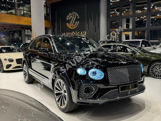 2021 بنتلي بنتايجا في 8