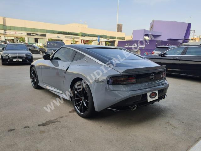 2023 نيسان زد 400