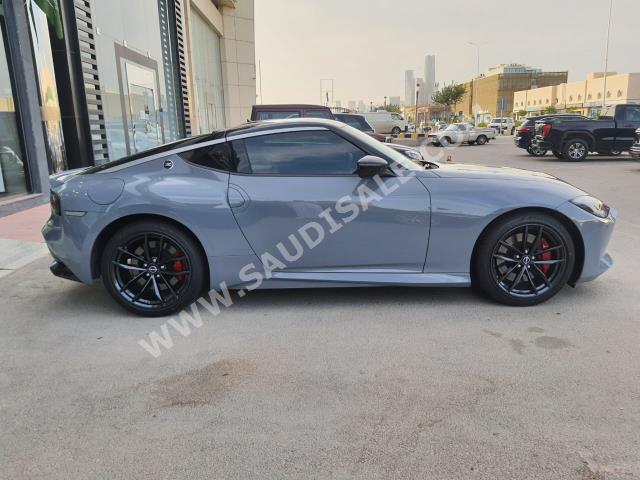 2023 نيسان زد 400