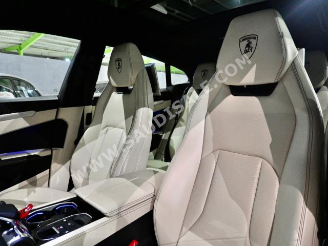 2019 لمبرجيني اوروس