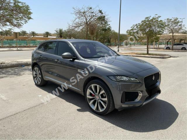 2017 جاكوار اف-بيس اس