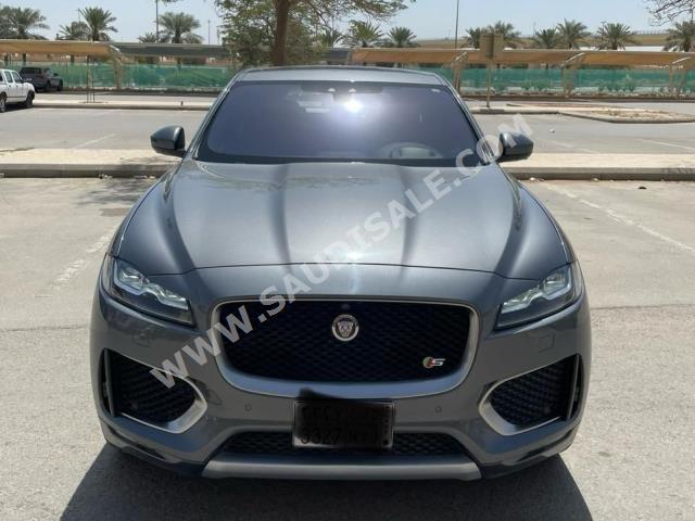 2017 جاكوار اف-بيس اس