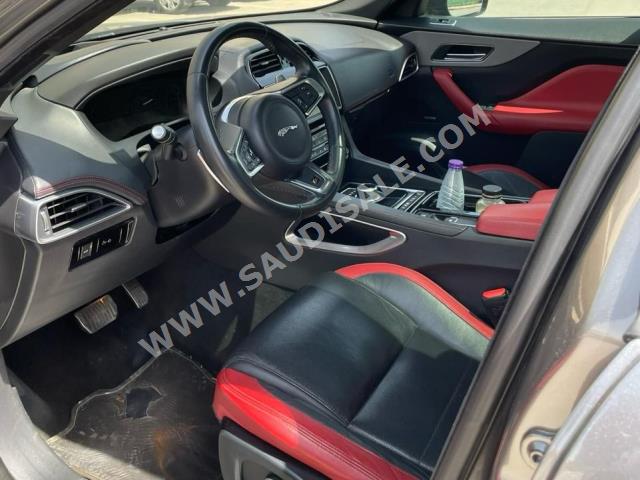 2017 جاكوار اف-بيس اس