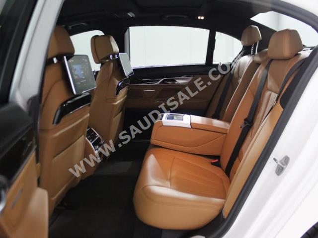 2021 بي ام دبليو الفئة السابعة 740 إل أي