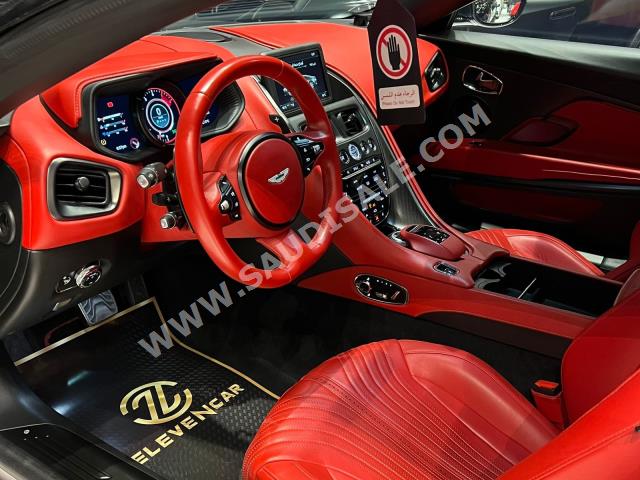 2017 استون مارتن دي بي 11