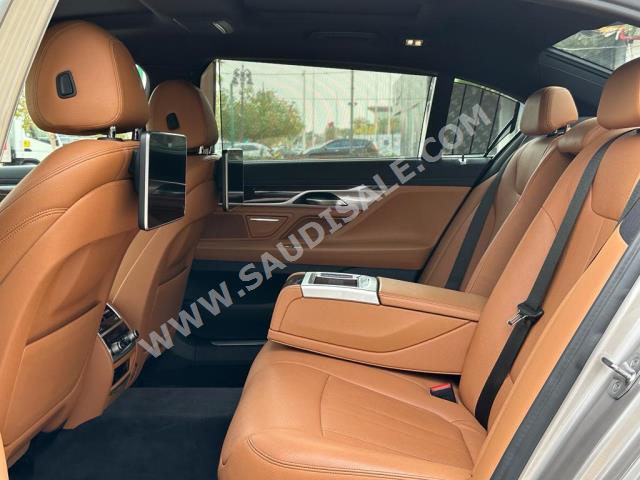 2019 بي ام دبليو الفئة السابعة 740 إل أي