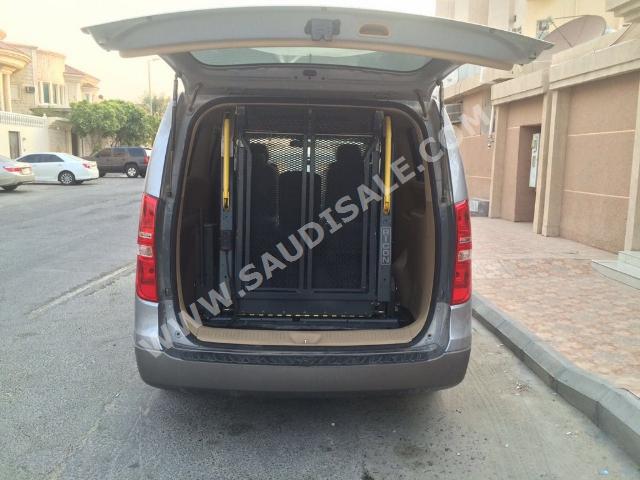 2016 هيونداي اتش 1
