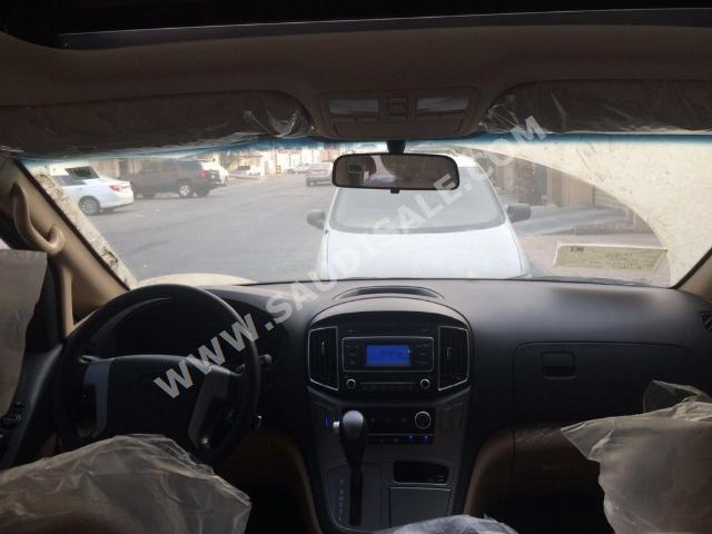 2016 هيونداي اتش 1