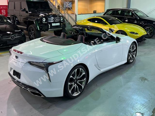 2021 لكزس إل سي 500