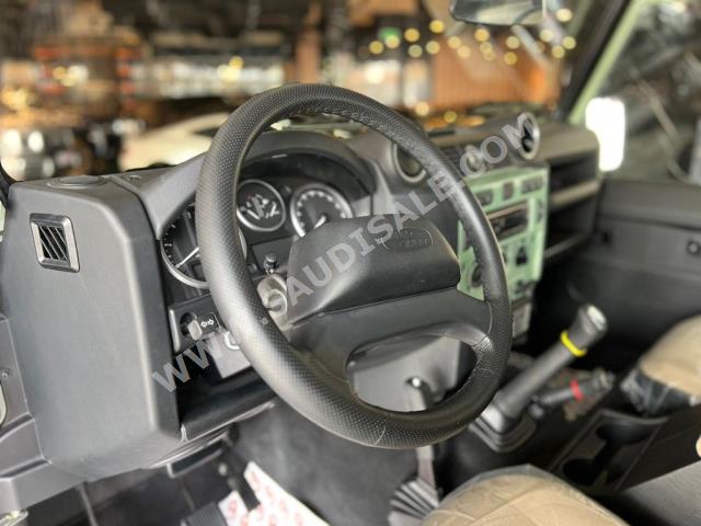 2016 لاند روفر ديفيندر 90