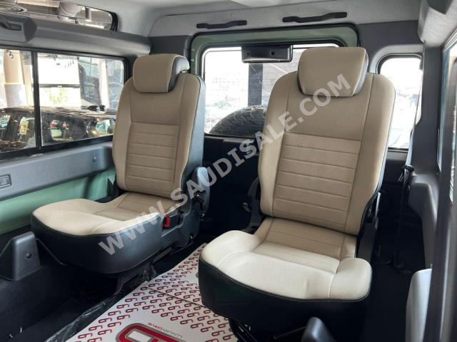 2016 لاند روفر ديفيندر 90