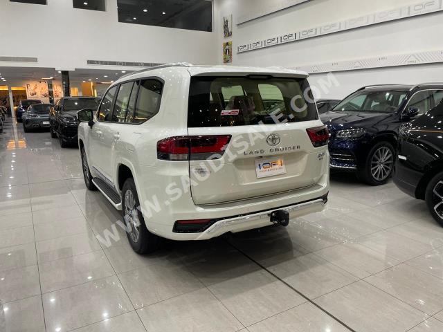 2023 تويوتا لاند كروزر جي اكس ار4