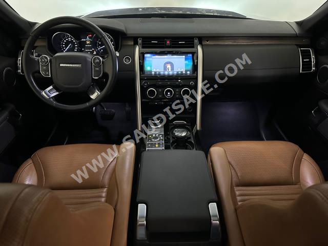 2017 لاند روفر ديسكفري