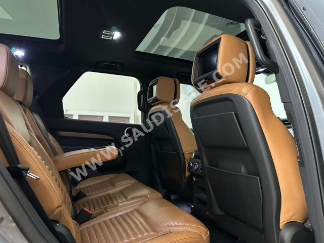 2017 لاند روفر ديسكفري